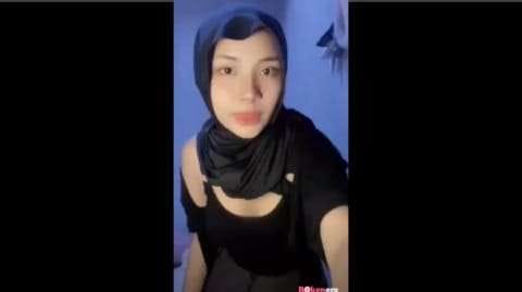 Bokep Indo Chella Dini Cantik Sange pake Jillbab sambil Colmek